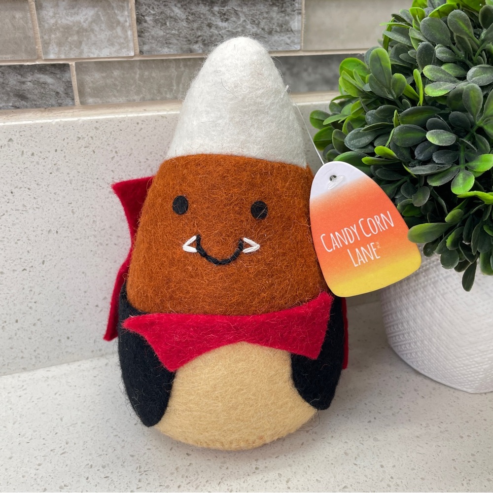 NEW Candy Corn Lane Wool Felt Vampire Figurine Halloween Decor Red Cape Dracula